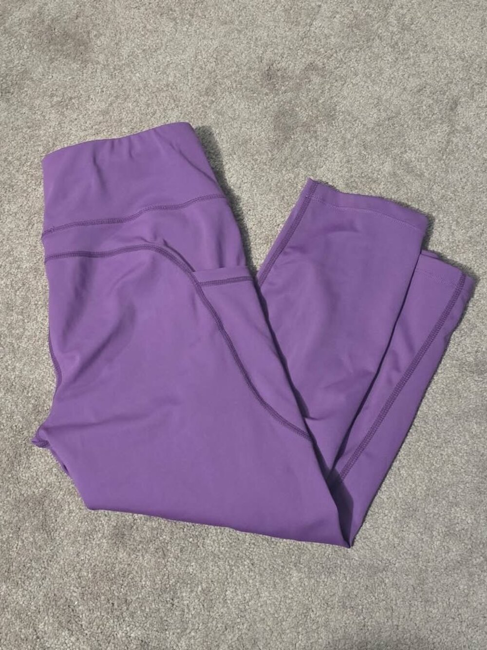 Capri – NWOT – Purple 20” Inseam – Size M